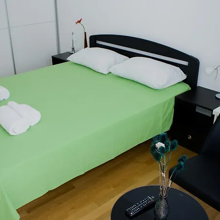 Botanical Garden Apartment *